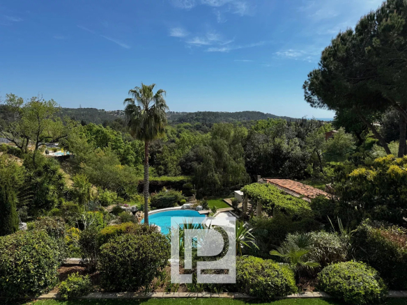Villa entièrement rénovée avec vue panoramique