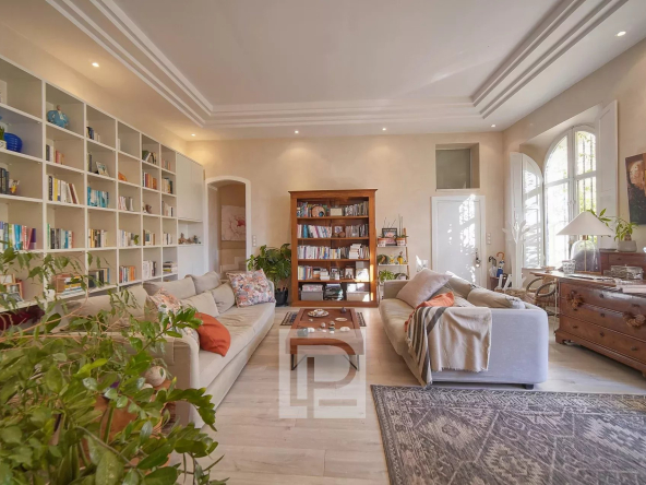 Cannes-Montfleury Appartement en rez-de-jardin de style bourgeois, terrasse de 15 m²