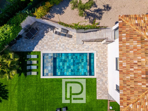 Very beautiful villa entirely on the level