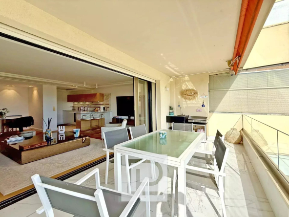 Le Cannet Europe - Renovated apartment with very nice open view