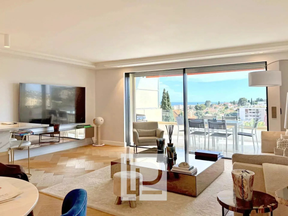 Le Cannet Europe – Appartement rénové avec très jolie vue dégagée