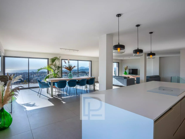 Modern villa with panoramic sea view 15 minutes from the Croisette