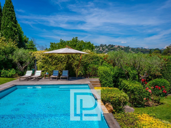 Superb Provencal villa of charm mainly on one level within a confidential domain