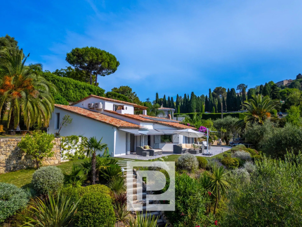 Superbe villa provençale rénovée à deux pas du vieux village de Mougins