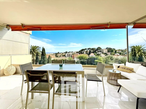 Le Cannet Europe – Appartement rénové avec très jolie vue dégagée