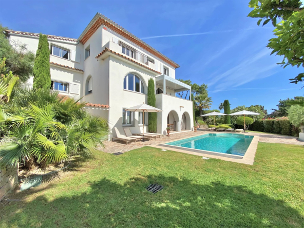 Villa belle époque vue mer panoramique à vendre à La Croisette à Sainte-Maxime
