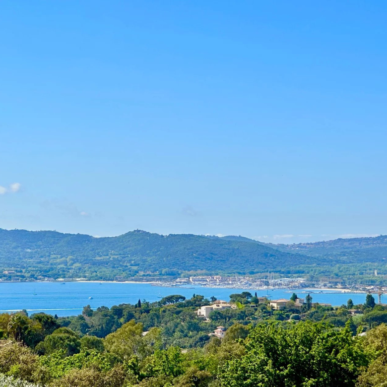 Villa vue mer à vendre à Beauvallon Bartole