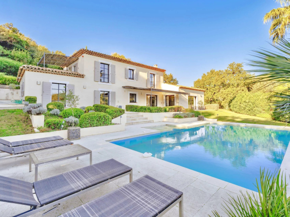 Villa dans domaine sécurisé proche du village de Grimaud