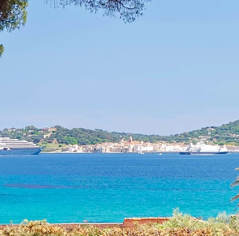 Villa dans domaine sécurisé proche du village de Grimaud