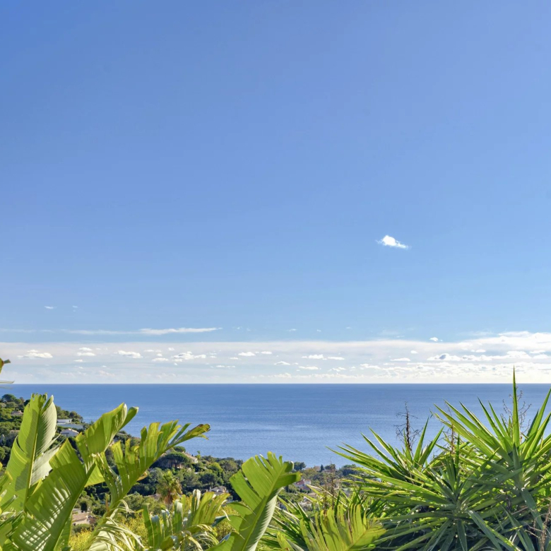 Villa moderne avec vue sur les vignes et les collines à vendre au Plan de la Tour
