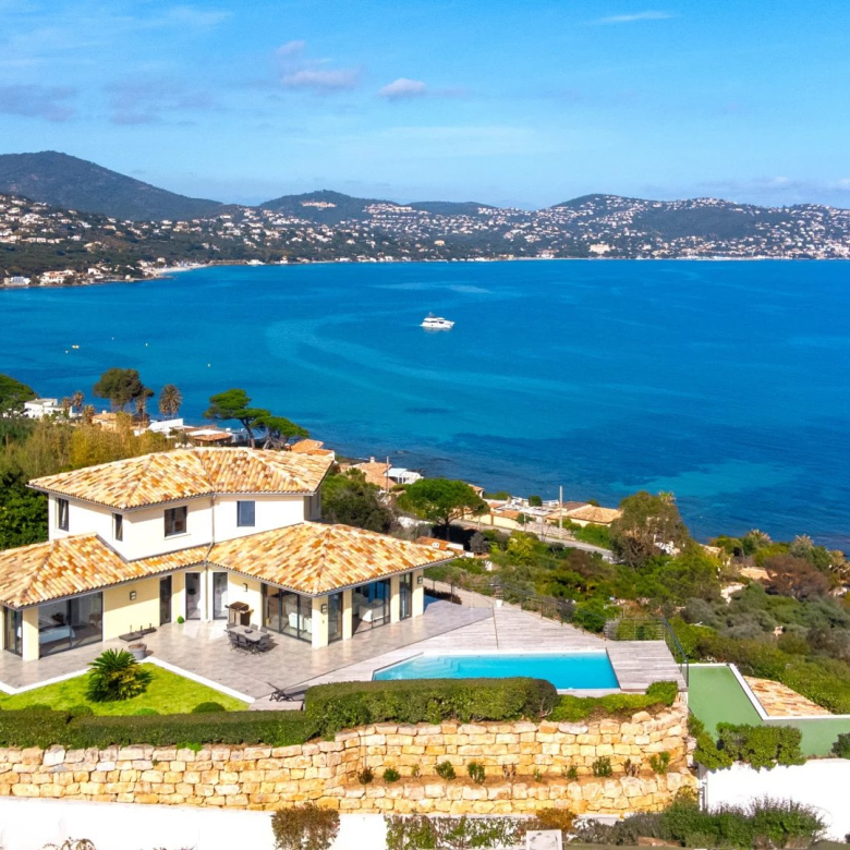 VUE PANORAMIQUE ESTEREL ET APERCU MER | VILLA 171m² | STUDIO INDÉPENDANT | LES ADRETS DE L’ESTÉREL