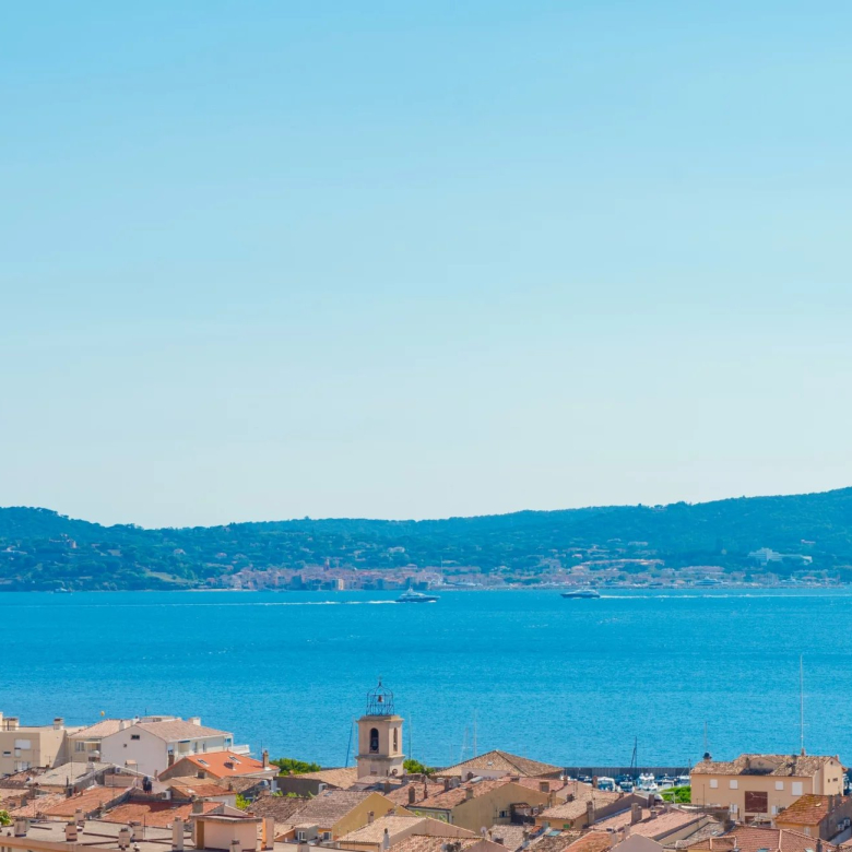 À Vendre Villa Fréjus avec Piscine, 8 Pièces, 350m²