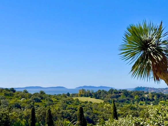 Villa with sea view near the town centre and beach in La Croix-Valmer