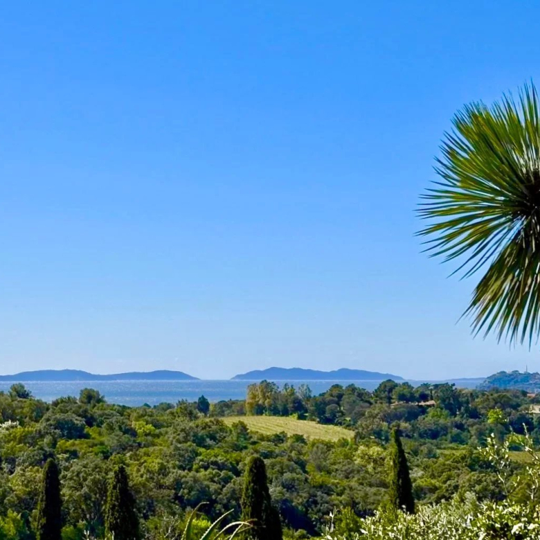 Villa contemporaine avec vue mer et Château de Grimaud