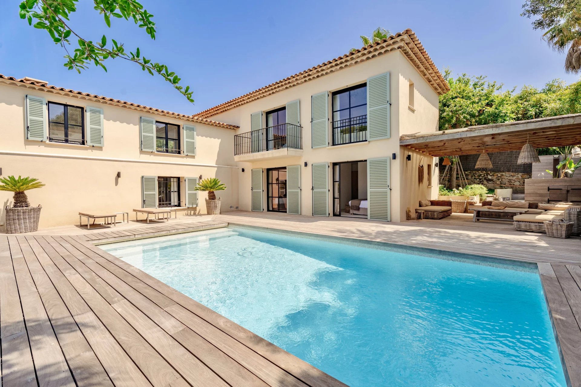 Villa à vendre à Gassin Villa avec piscine et terrasse dans un domaine résidentiel à Gassin, vue mer.