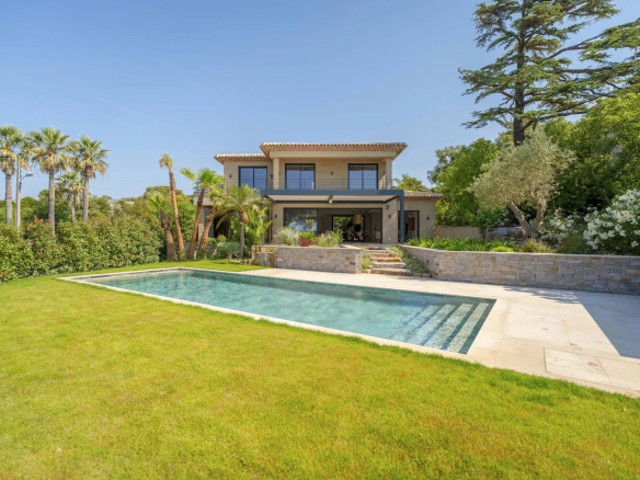 Villa neuve avec piscine, jardin et vue sur la mer à Sainte-Maxime
