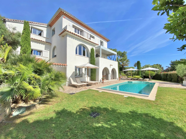Villa belle époque vue mer panoramique à vendre à La Croisette à Sainte-Maxime