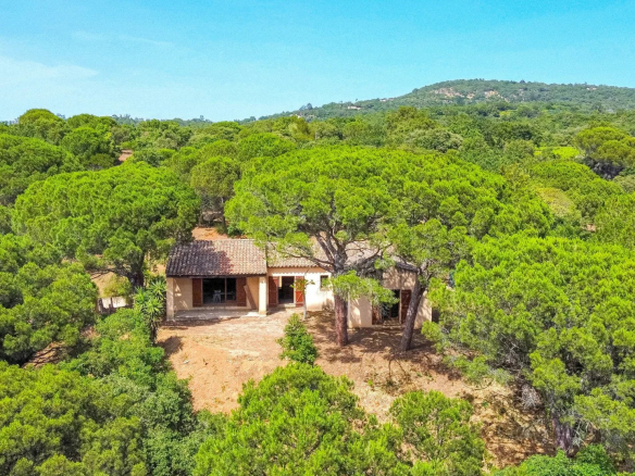 Villa avec grand terrain à vendre à La Croix-Valmer