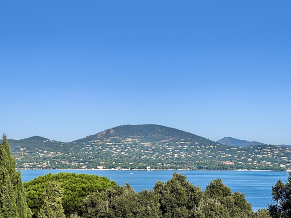Terrain vue mer à vendre à Gassin