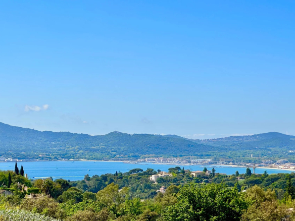 Sea view villa for sale in Grimaud