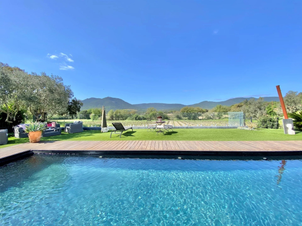 Modern villa with views of the vineyards and hills for sale in Plan de la Tour