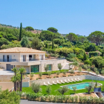 Villa vue mer à vendre à Beauvallon