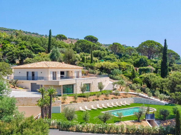 Villa vue mer à vendre à Beauvallon