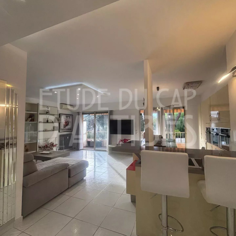 Edge of Cap d'Antibes, Top Floor, 360° Sea View