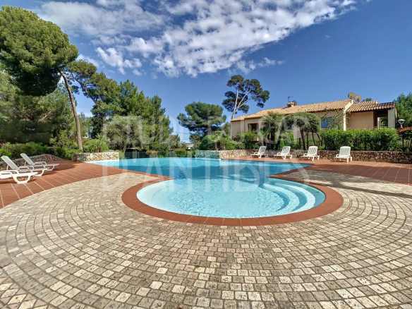 CAP D’ANTIBES  /  Superbe domaine