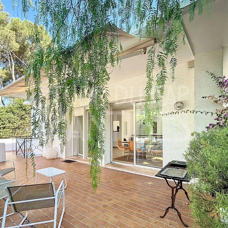 Antibes Le Ponteil  Proche des  plages.