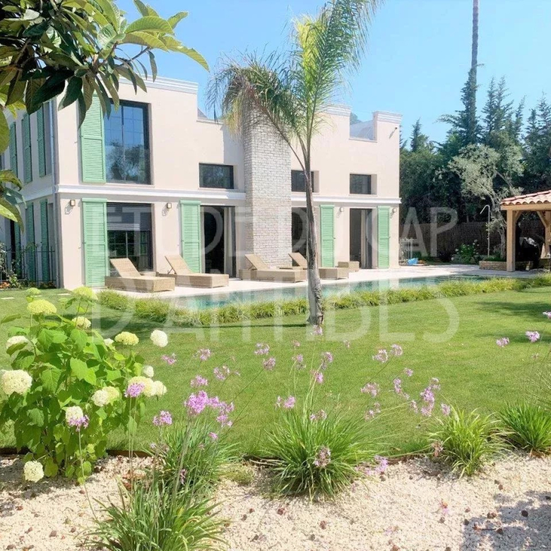 À Vendre Maison Théoule-sur-Mer, 10 Pièces, 220m²