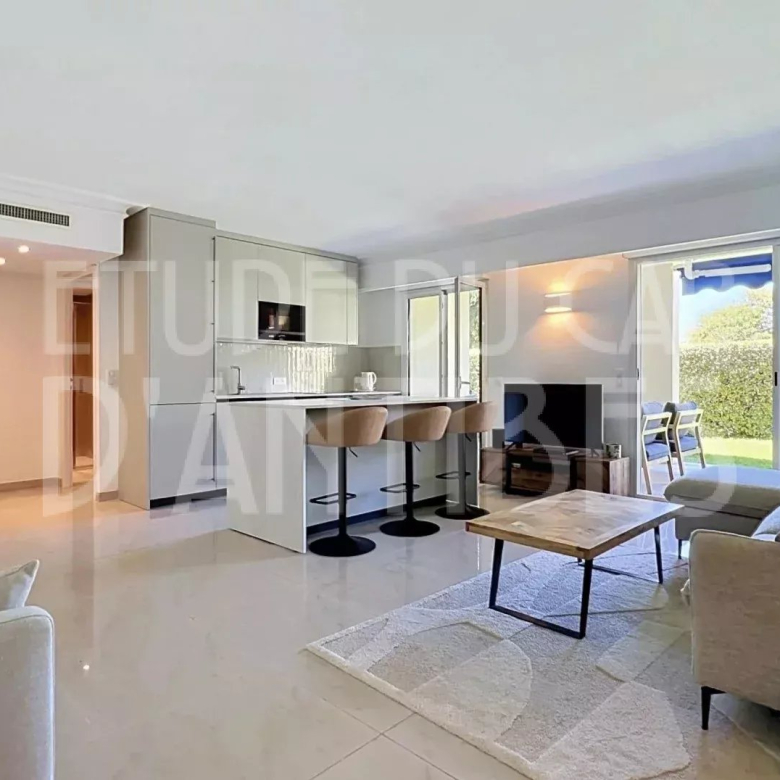NEAR AIX-EN-PROVENCE – TOWNED HOUSE