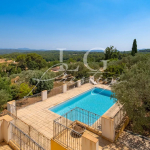 CANTON DE FAYENCE –  Villa de charme de 200m² avec vue panoramique et oliveraie