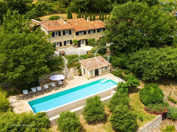 Superbe bastide provençale avec vue imprenable, piscine à débordement