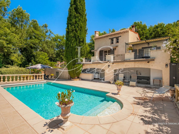Maison de charme avec piscine et superbe vue