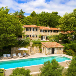 Superbe bastide provençale avec vue imprenable, piscine à débordement