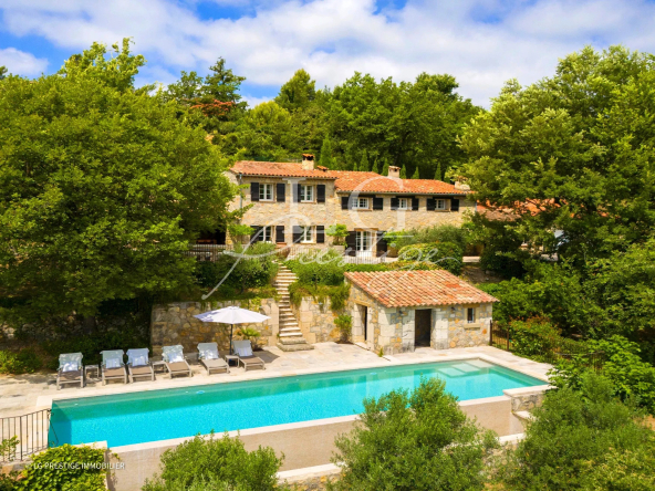 Superbe bastide provençale avec vue imprenable, piscine à débordement