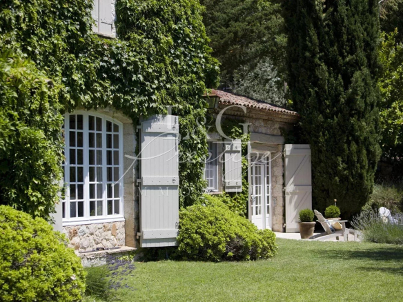 Bastide en pierre avec vue imprenable au calme