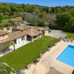 Beautiful bright villa with large volumes, with independent apartments and swimming pool