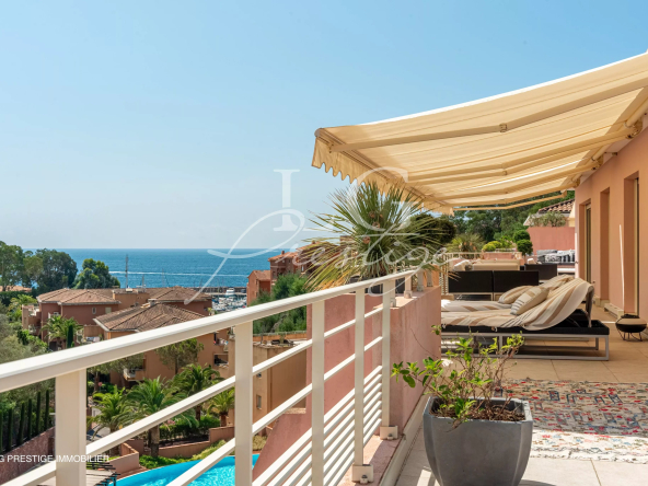 Rooftop villa with sea view and huge terrace