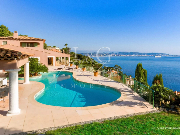 Majestueuse Villa 7 Pièces, avec Piscine et Vue Mer, Théoule-sur-Mer