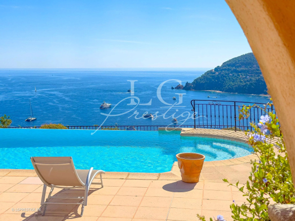 SUPERBE VILLA PROVENCALE AVEC VUE MER PANORAMIQUE