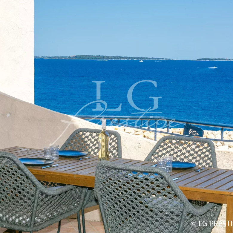 Exclusive to Cap d'Antibes: Nice-style house just steps from the beaches.