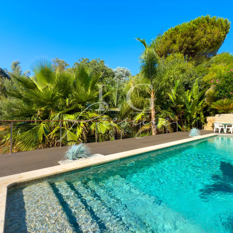 Provençal villa with Airbnb or family potential in Fayence