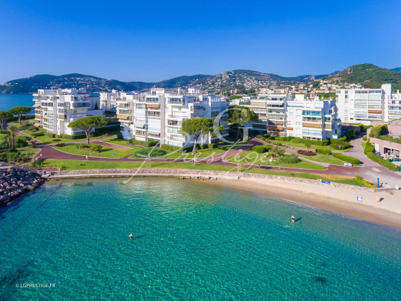 Mandelieu-La-Napoule:  3 pièces de 93 m2 avec  vue mer panoramique