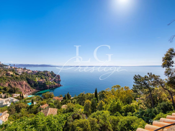 House for sale in Théoule-sur-Mer, 10 rooms, 220m²