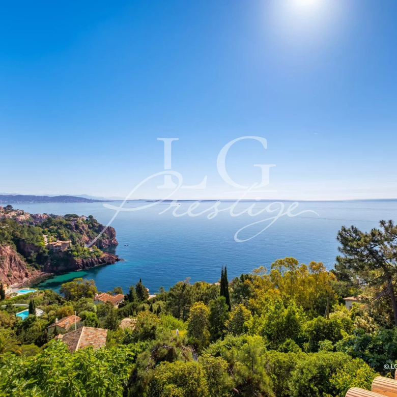 À Vendre Villa Mandelieu-La-Napoule avec Piscine, 8P, 350m²