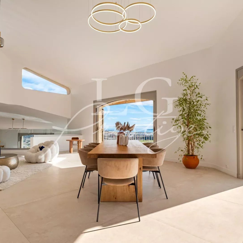 Bastide de prestige 350 m² – Vue panoramique & piscine chauffée