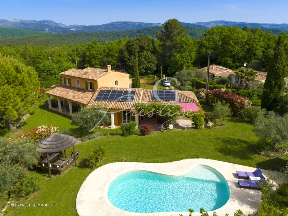 Charming property with swimming pool and double garage