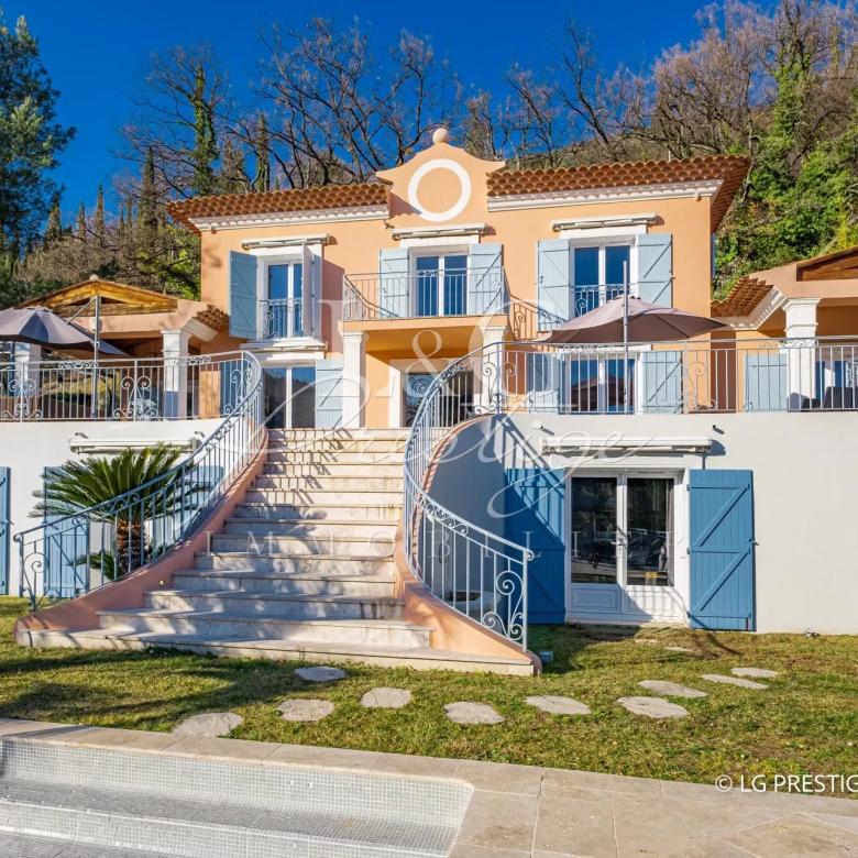 Charming property with swimming pool and double garage